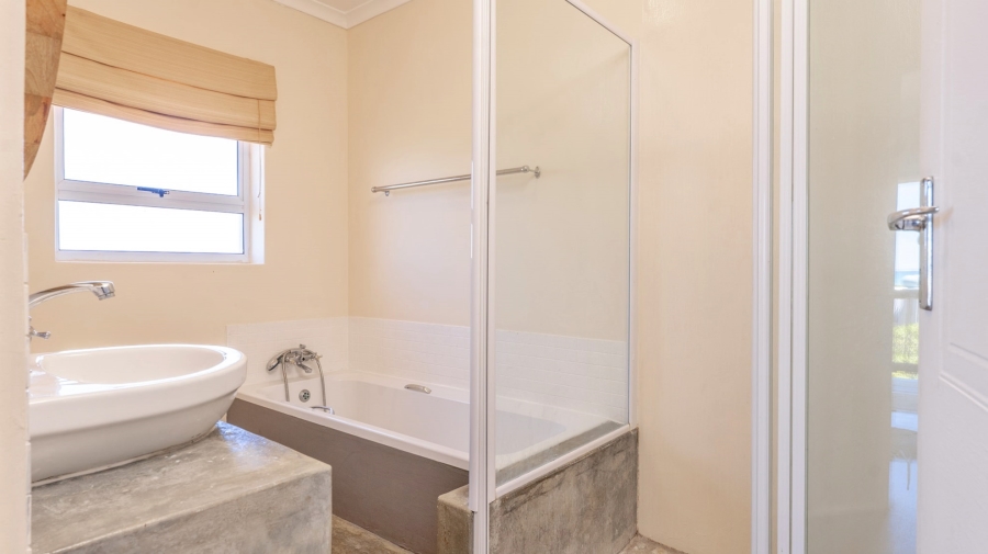 5 Bedroom Property for Sale in Struisbaai Western Cape